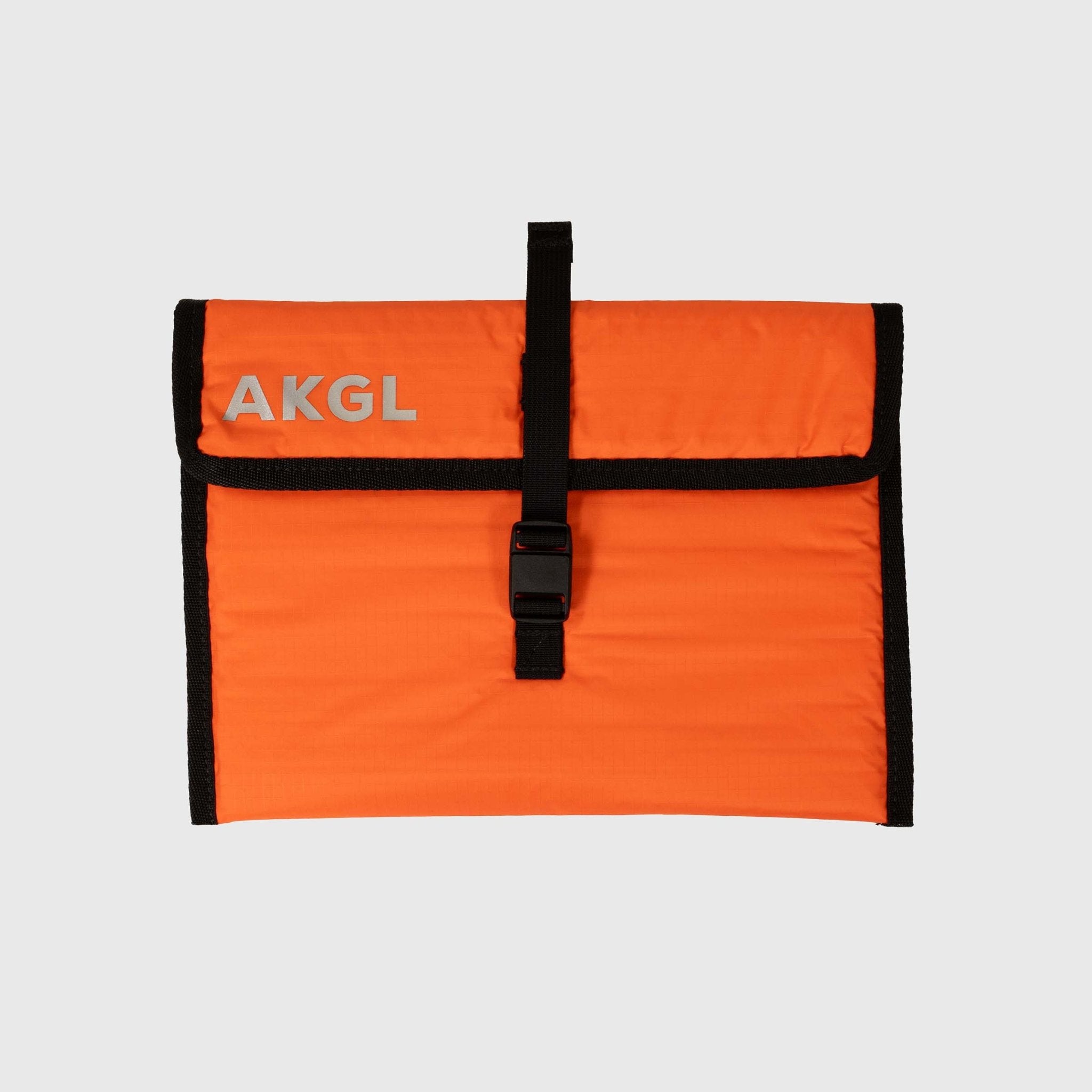 https://alaskagearcompany.com/cdn/shop/products/electronics-insulator-pouch-t26201-174361.jpg?v=1710880794